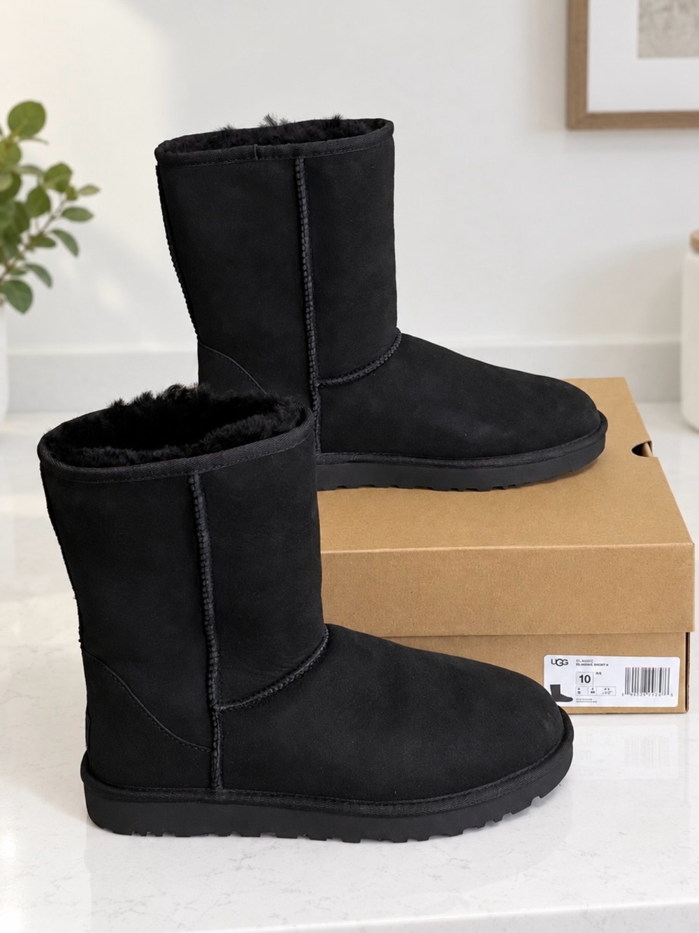NIB UGG Classic Short Shearling Boots in Black Size 10 NEW!